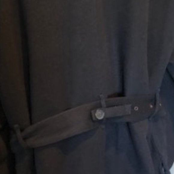 Great Wool Trenchcoat with Leather Accents - Picture 10 of 10